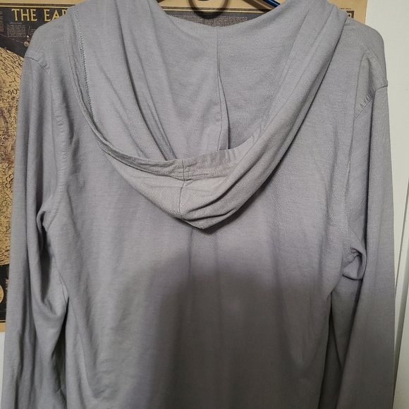 North Face long sleeve hoodie shirt - Picture 3 of 3